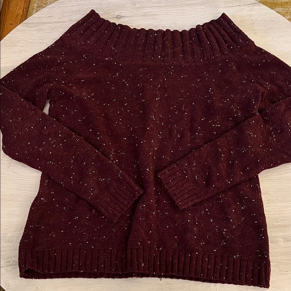 Hinge Off-the-Shoulder Burgundy Sweater